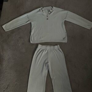Matching lounge set. Size M